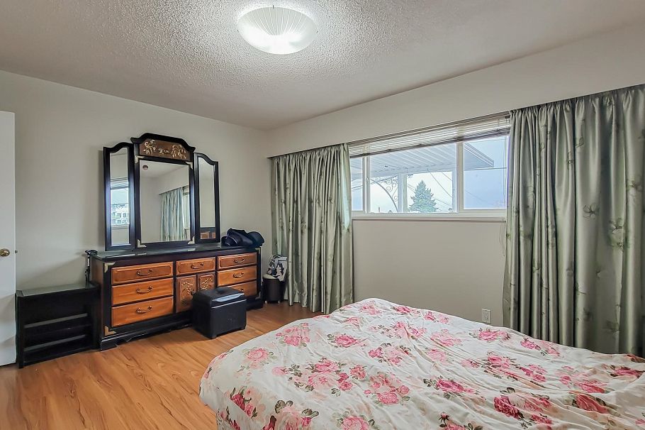 3279 E 24th Avenue Vancouver, BC - 23