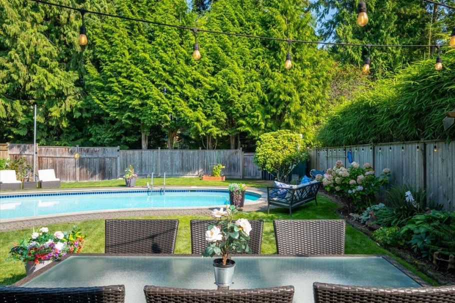 2864 Bushnell Place North Vancouver, BC - 32