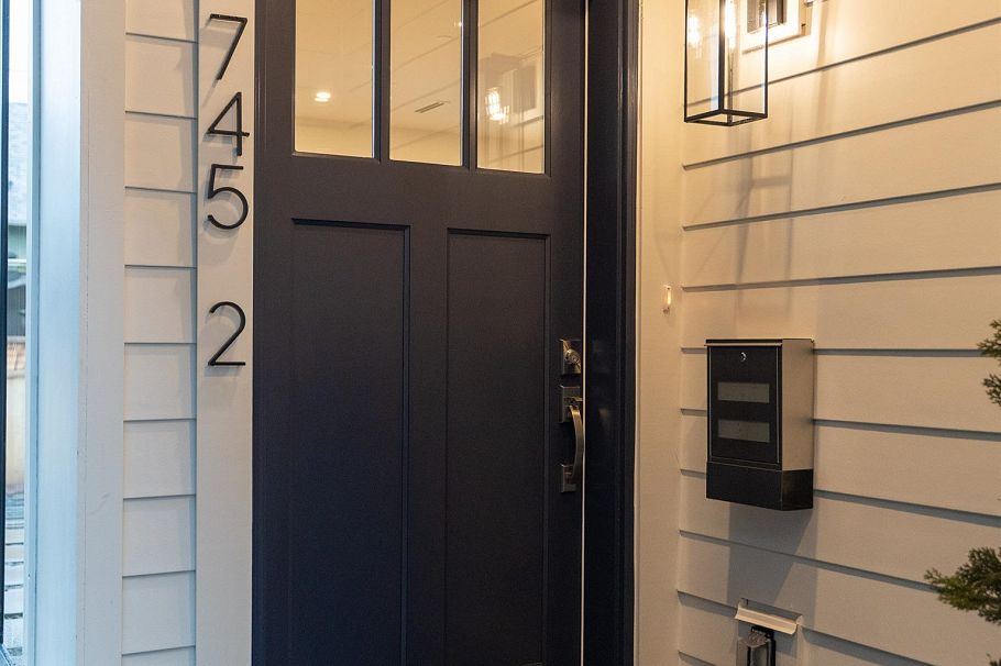 2 745 Skeena Street Vancouver, BC - 3