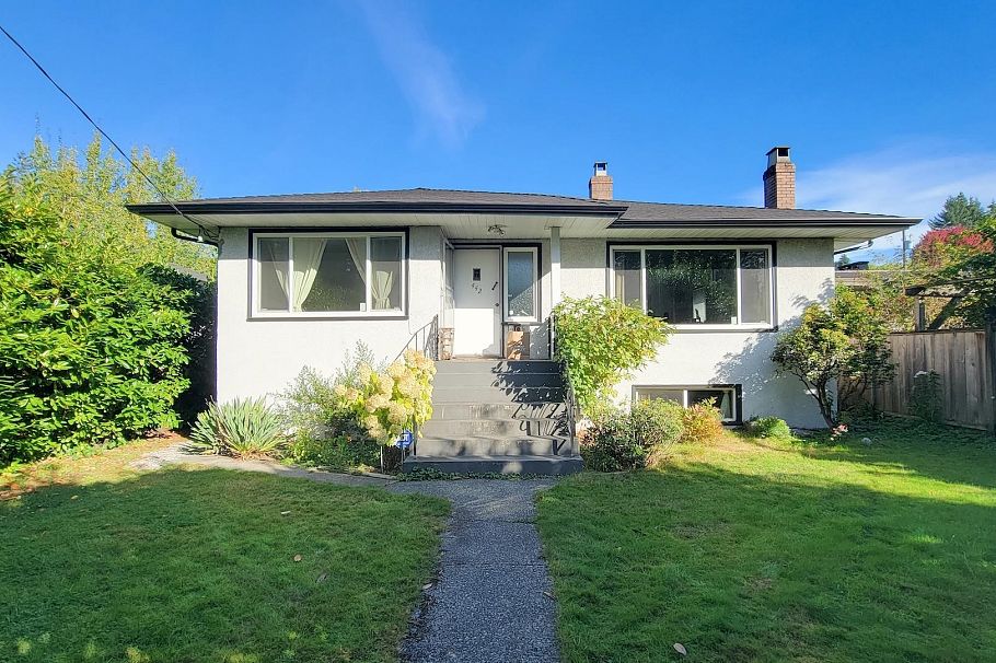 442 W 23rd Street North Vancouver, BC - 6