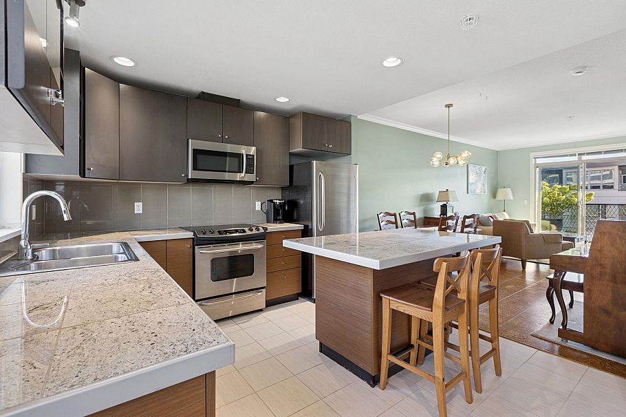 22 728 W 14th Street North Vancouver, BC - 11