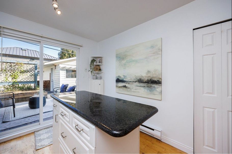 1544 Sutherland Avenue North Vancouver, BC - 23