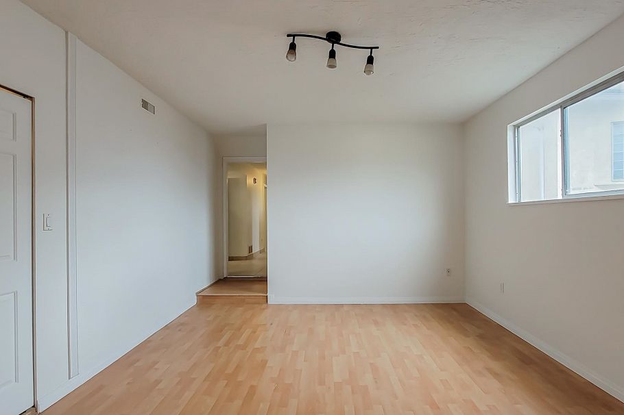 3279 E 24th Avenue Vancouver, BC - 8