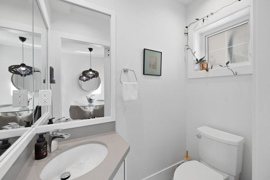 2248 Grant Street Vancouver, BC - 11