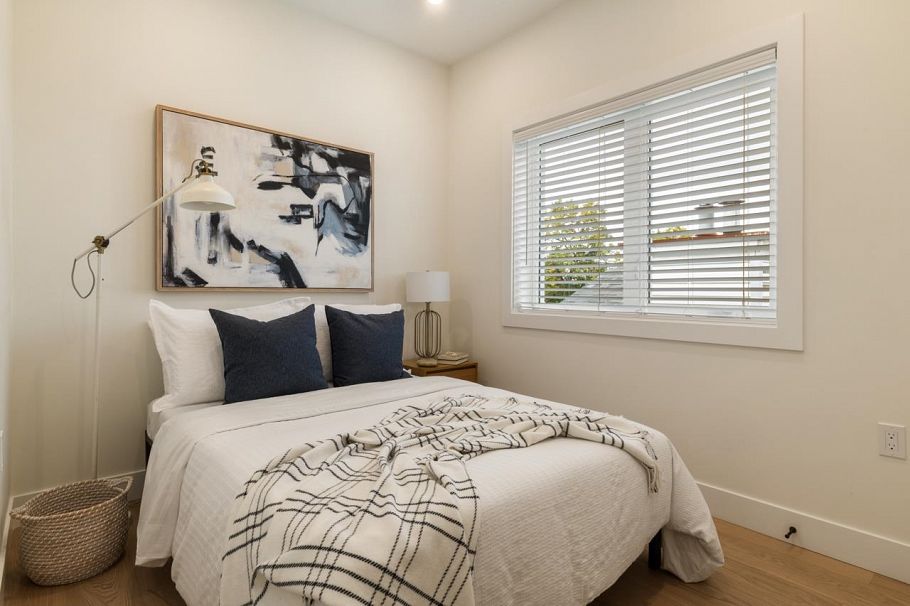 2051 E 4th Avenue Vancouver, BC - 13