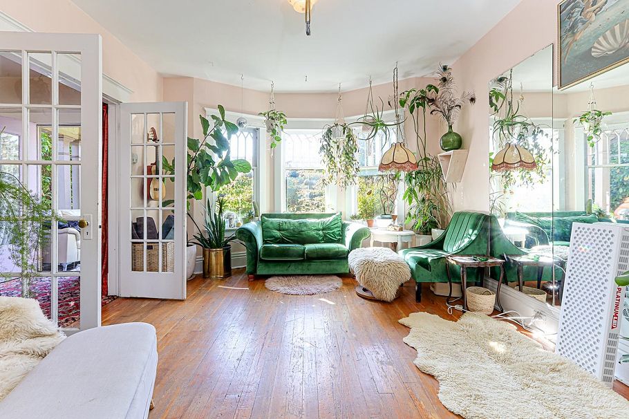 333 E 13th Avenue Vancouver, BC - 5