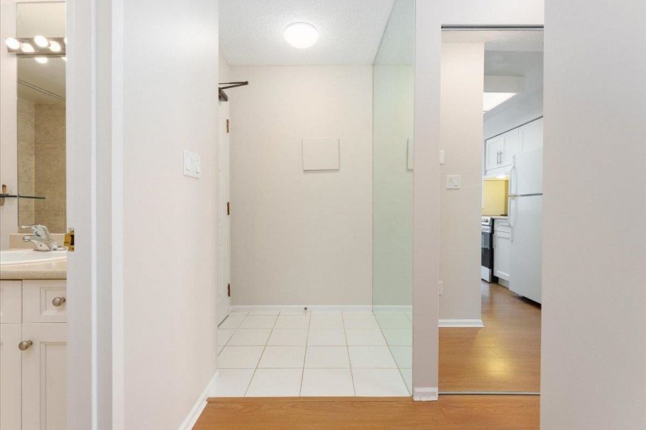 202 1550 Chesterfield Avenue North Vancouver, BC - 17