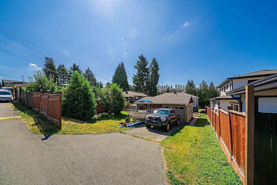 432 W 25th Street North Vancouver, BC - 34