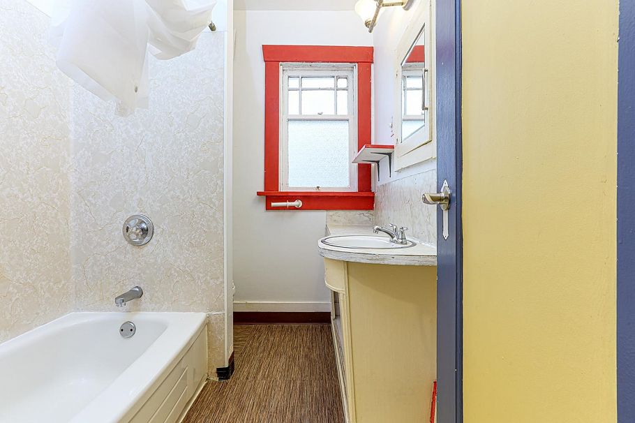 4557 W 14th Avenue Vancouver, BC - 25