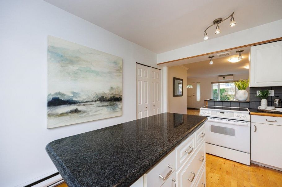 1544 Sutherland Avenue North Vancouver, BC - 24