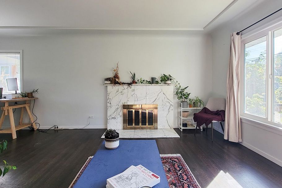 442 W 23rd Street North Vancouver, BC - 4