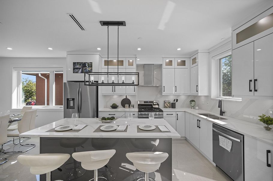 2790 E 49th Avenue Vancouver, BC - 5