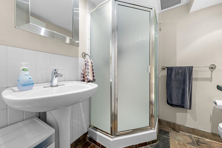 6 230 W 15th Street North Vancouver, BC - 17