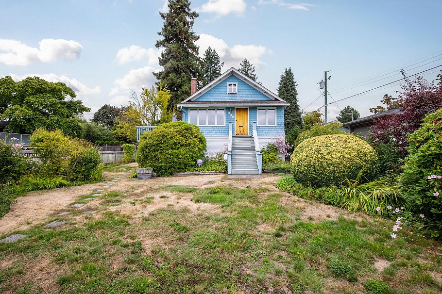 534 E 9th Street North Vancouver, BC - 4