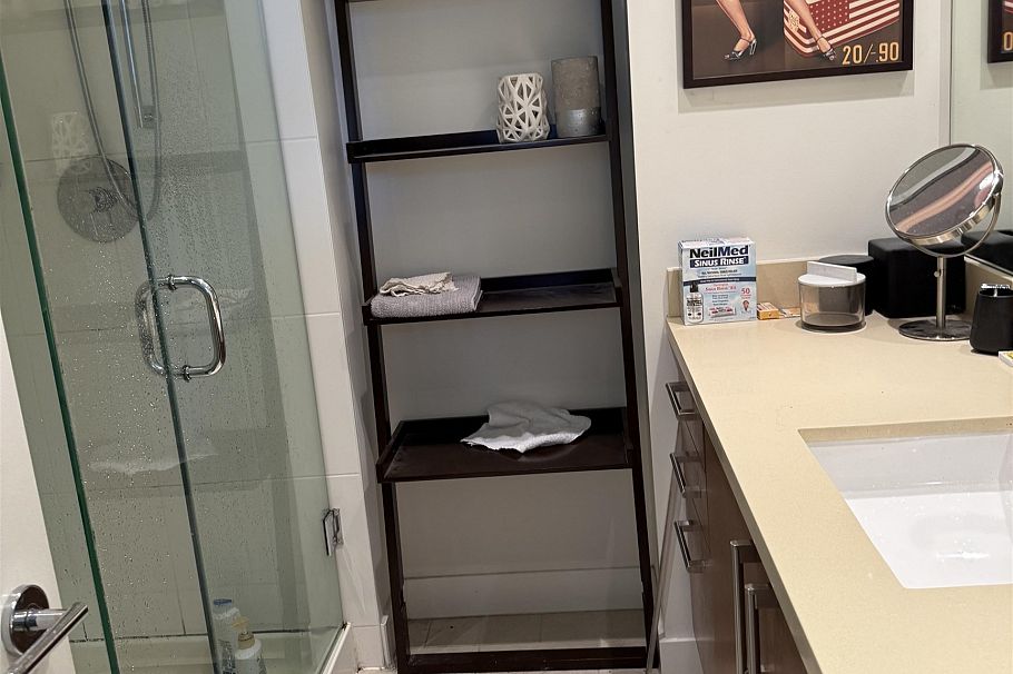 907 1833 Crowe Street Vancouver, BC - 9