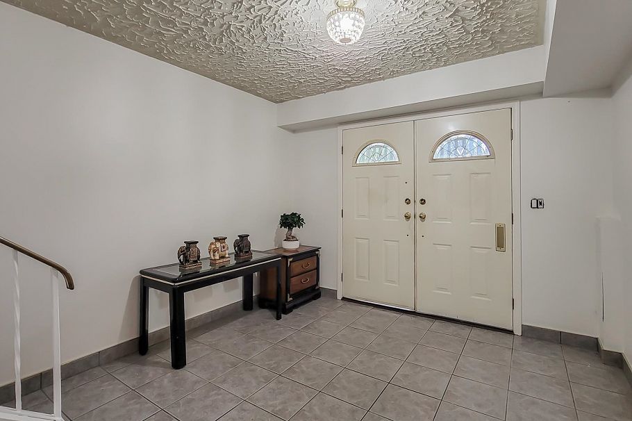 3279 E 24th Avenue Vancouver, BC - 3