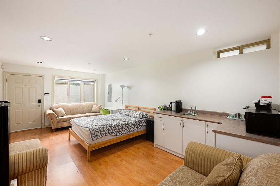 7949 Montcalm Street Vancouver, BC - 26