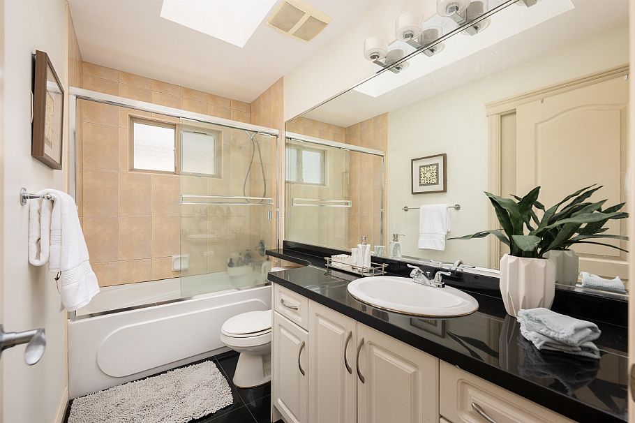 7949 Montcalm Street Vancouver, BC - 25