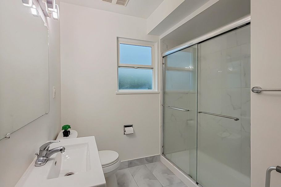 3279 E 24th Avenue Vancouver, BC - 9