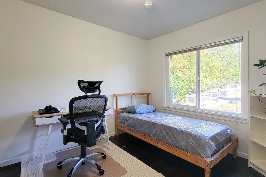 442 W 23rd Street North Vancouver, BC - 22