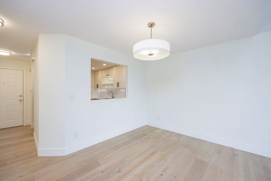 302 1133 E 29th Street North Vancouver, BC - 25