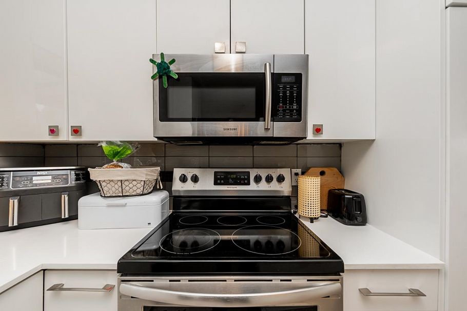 4377 Mountain Highway North Vancouver, BC - 11