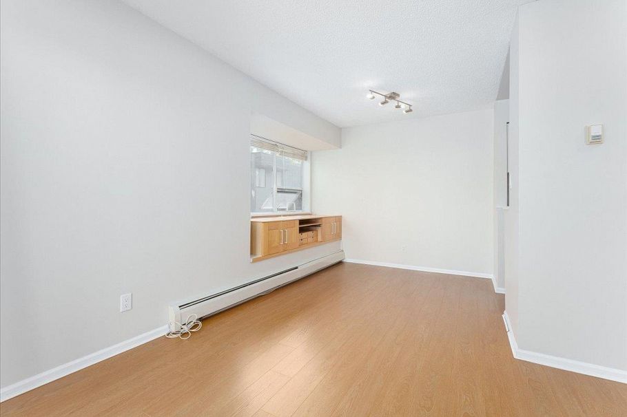 202 1550 Chesterfield Avenue North Vancouver, BC - 4