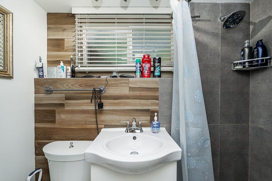 4377 Mountain Highway North Vancouver, BC - 22