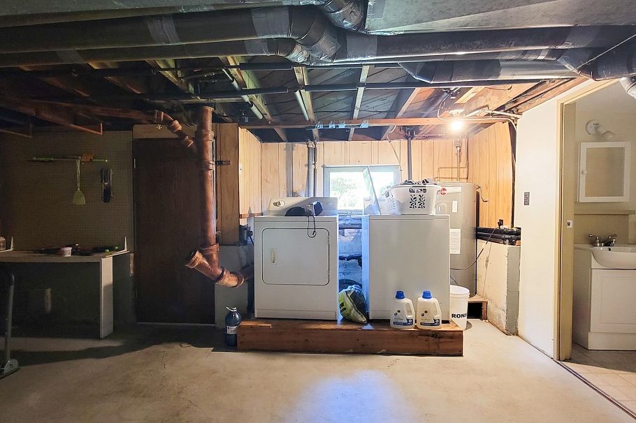 442 W 23rd Street North Vancouver, BC - 33