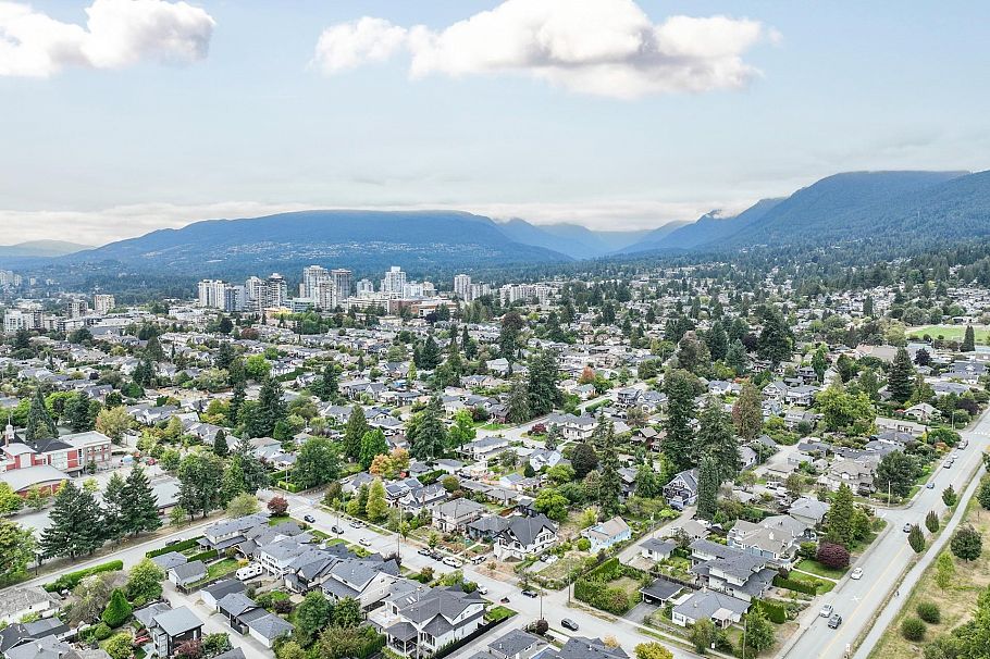 534 E 9th Street North Vancouver, BC - 25