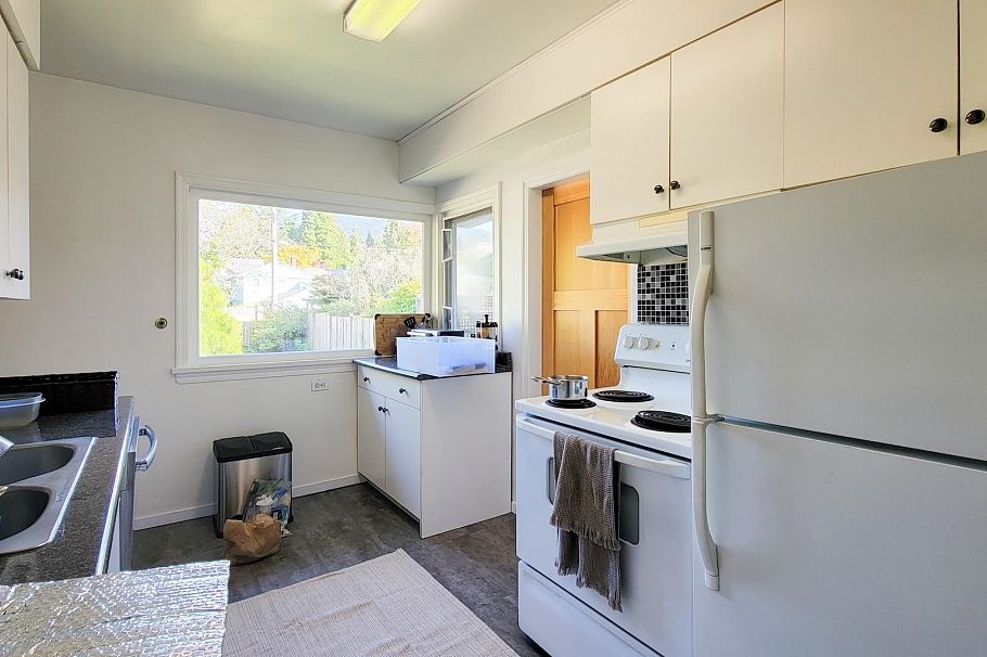 442 W 23rd Street North Vancouver, BC - 16