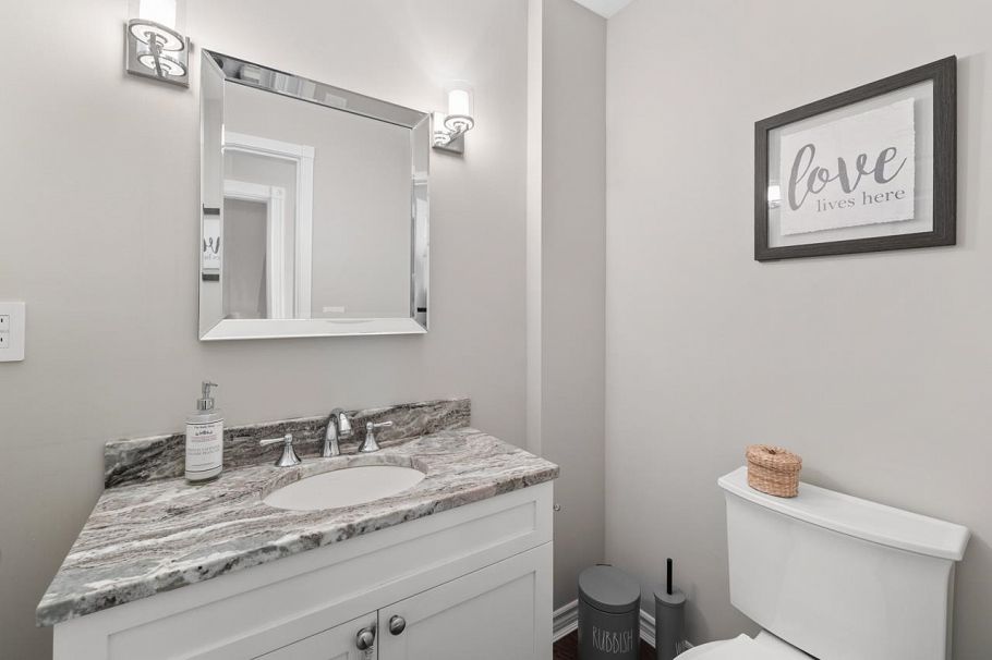 3135 Sunnyhurst Road North Vancouver, BC - 16