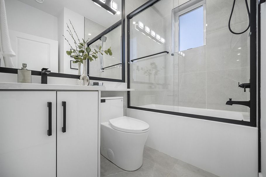 2790 E 49th Avenue Vancouver, BC - 15