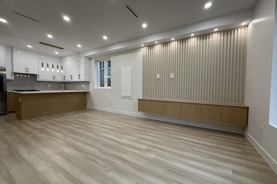 2 1577 E 58th Avenue Vancouver, BC - 5