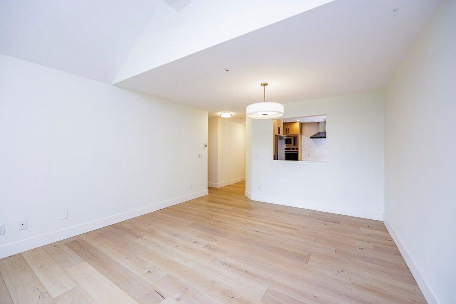 302 1133 E 29th Street North Vancouver, BC - 13