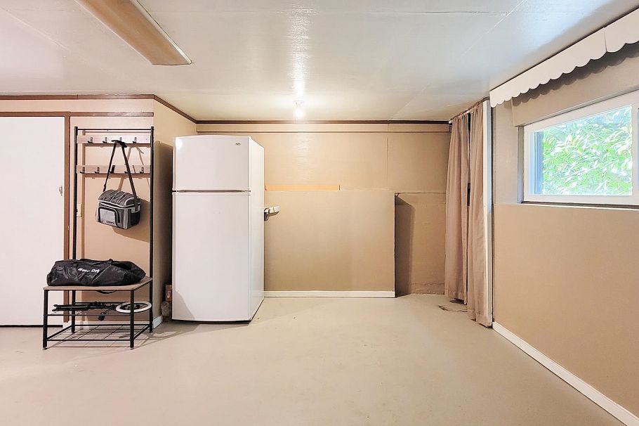 442 W 23rd Street North Vancouver, BC - 26