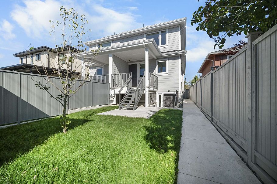 2790 E 49th Avenue Vancouver, BC - 17