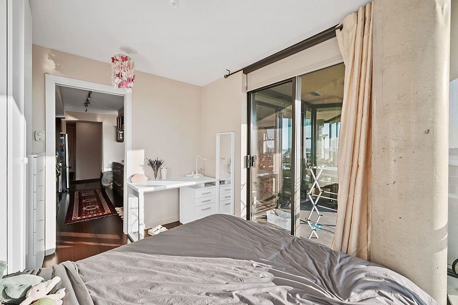 805 683 W Victoria Park North Vancouver, BC - 26