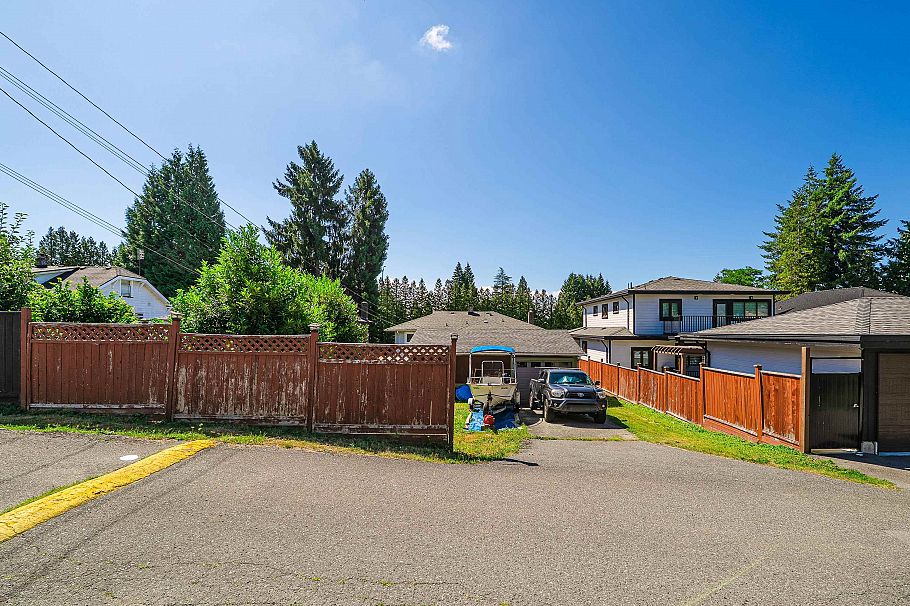 432 W 25th Street North Vancouver, BC - 35