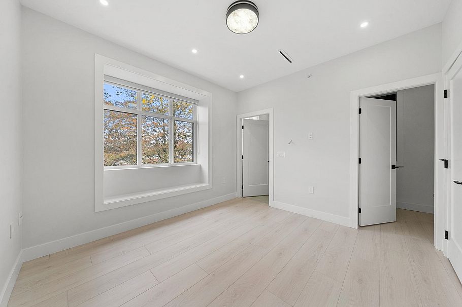 1 3274 E 44th Avenue Vancouver, BC - 28