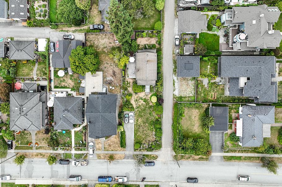 534 E 9th Street North Vancouver, BC - 27