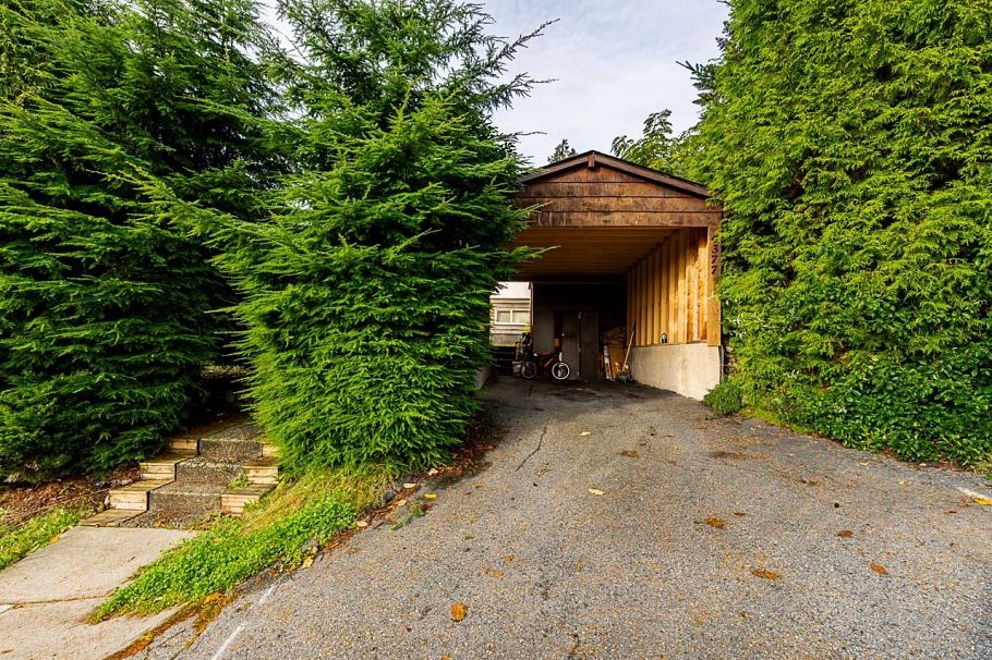 4377 Mountain Highway North Vancouver, BC - 35