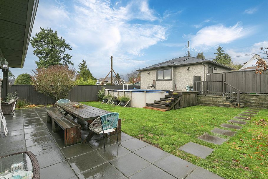 518 E 16th Street North Vancouver, BC - 35