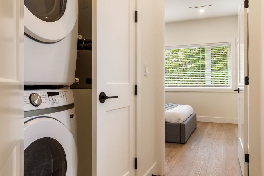 2051 E 4th Avenue Vancouver, BC - 12