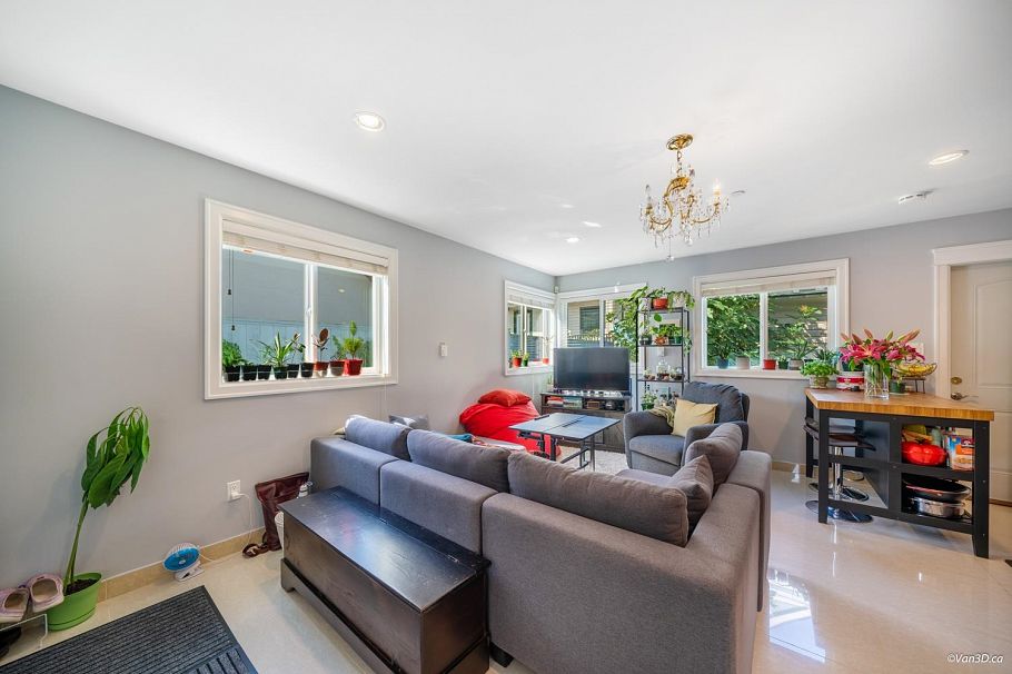 6830 Vivian Street Vancouver, BC - 35