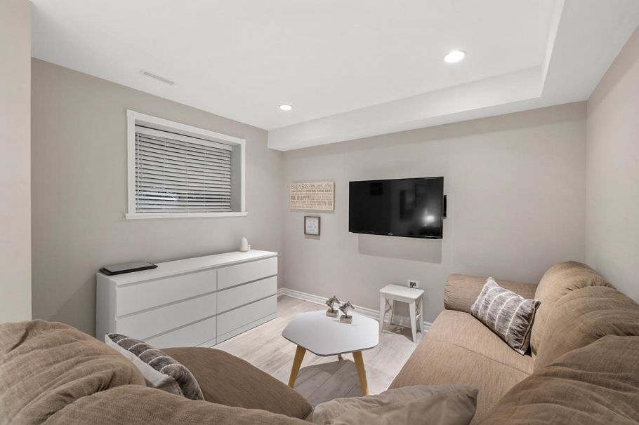 3135 Sunnyhurst Road North Vancouver, BC - 25