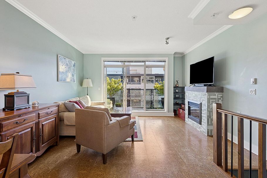 22 728 W 14th Street North Vancouver, BC - 3