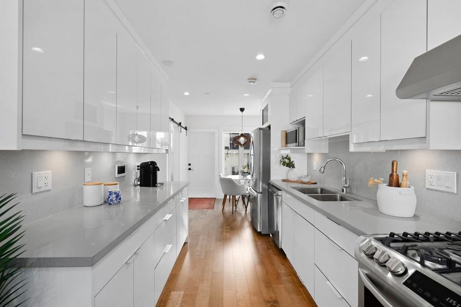 2248 Grant Street Vancouver, BC - 3