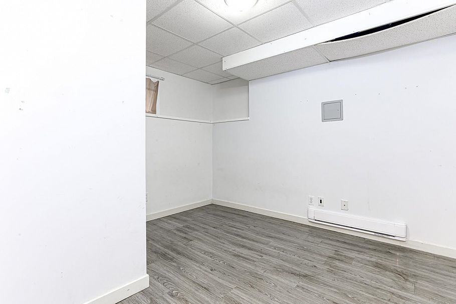 4557 W 14th Avenue Vancouver, BC - 37