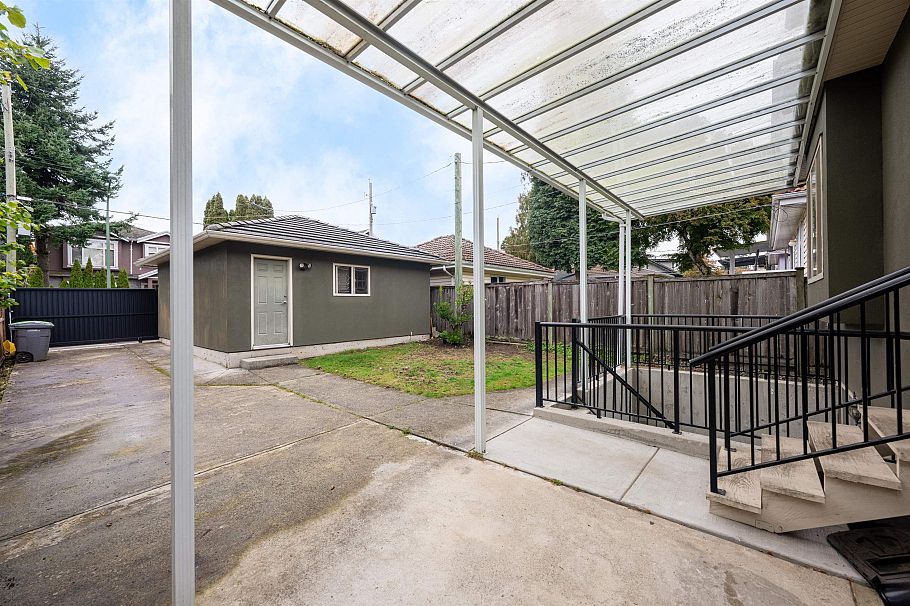 7949 Montcalm Street Vancouver, BC - 30